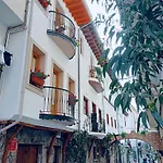 El Patio De Vespasiano- San Juan- Vistas Al Ayuntamiento Junto Al Puerto * קסטרו אורדיאלס