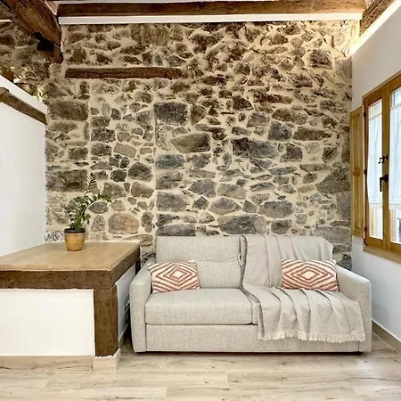 El Patio De Vespasiano- San Juan- Vistas Al Ayuntamiento Junto Al Puerto Castro Urdiales