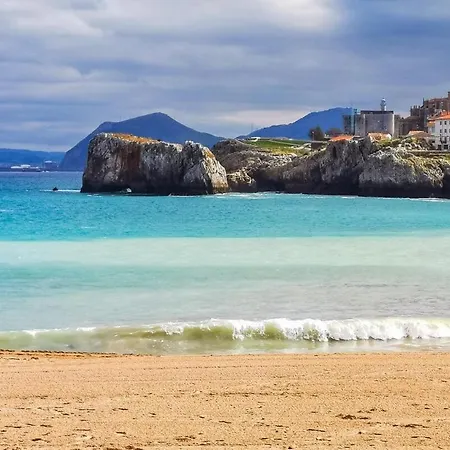 El Patio De Vespasiano- San Juan- Vistas Al Ayuntamiento Junto Al Puerto