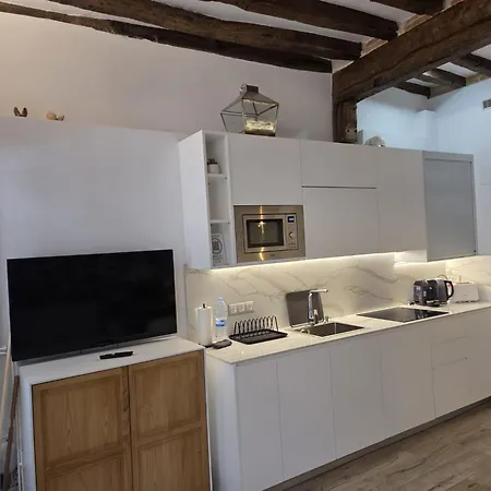 El Patio De Vespasiano- San Juan- Vistas Al Ayuntamiento Junto Al Puerto * Castro Urdiales