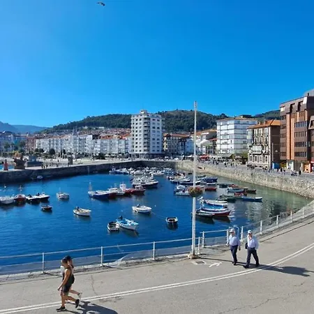 El Patio De Vespasiano- San Juan- Vistas Al Ayuntamiento Junto Al Puerto * Castro Urdiales