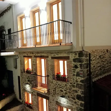 El Patio De Vespasiano- San Juan- Vistas Al Ayuntamiento Junto Al Puerto