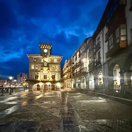 El Patio De Vespasiano- San Juan- Vistas Al Ayuntamiento Junto Al Puerto