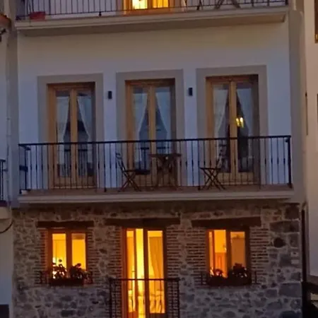 El Patio De Vespasiano- San Juan- Vistas Al Ayuntamiento Junto Al Puerto * Castro Urdiales