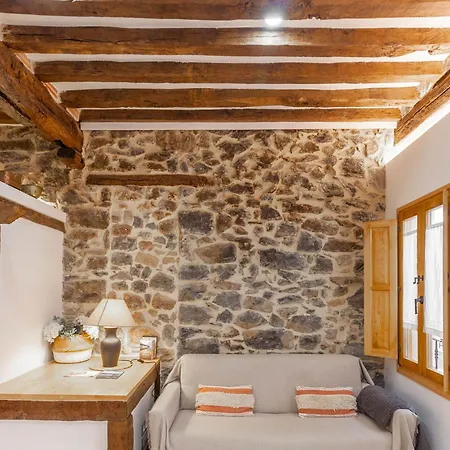 El Patio De Vespasiano- San Juan- Vistas Al Ayuntamiento Junto Al Puerto *