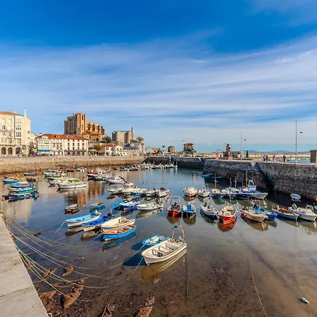 El Patio De Vespasiano- San Juan- Vistas Al Ayuntamiento Junto Al Puerto *