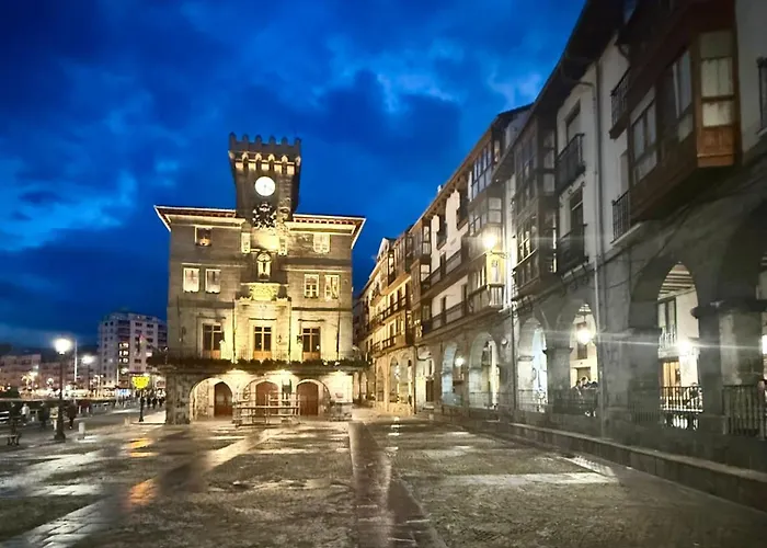 El Patio De Vespasiano- San Juan- Vistas Al Ayuntamiento Junto Al Puerto