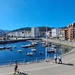 El Patio De Vespasiano- San Juan- Vistas Al Ayuntamiento Junto Al Puerto * Castro Urdiales