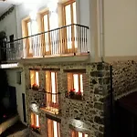 El Patio De Vespasiano- San Juan- Vistas Al Ayuntamiento Junto Al Puerto