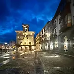 El Patio De Vespasiano- San Juan- Vistas Al Ayuntamiento Junto Al Puerto